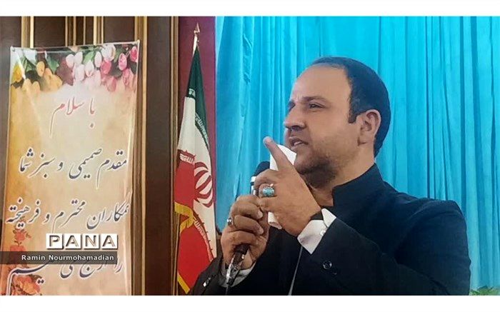 تربیت انسان، نقش پیامبرگونه‌ای است که بر عهده نیروهای پرورشی گذاشته شده است