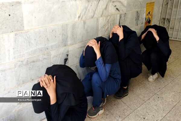 بیست و چهارمین مانور زلزله و ایمنی مدارس در دبیرستان شهید اکبرنژاد خلیل‌آباد