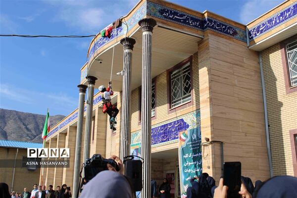 بیست و چهارمین مانور سراسری زلزله و ایمنی مدارس در دبیرستان دخترانه فدک ناحیه یک شهرستان خرم آباد