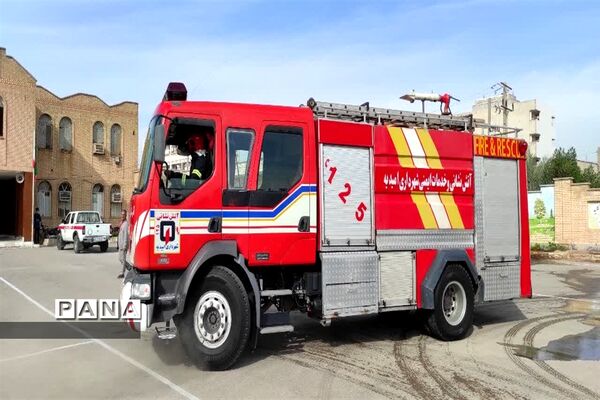 بیست و چهارمین مانور سراسری زلزله و ایمنی مدارس در دبیرستان شهید فرهادی امیدیه