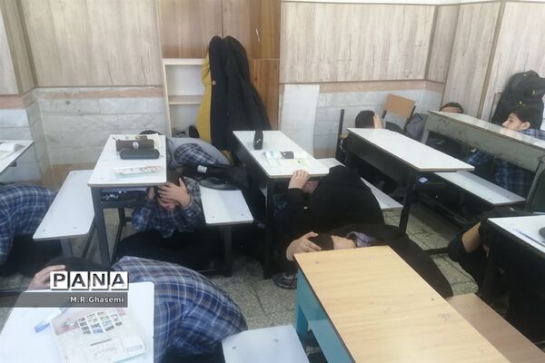 بیست و چهارمین مانور سراسری زلزله و ایمنی مدارس در ناحیه چهار آموزش و پرورش قم