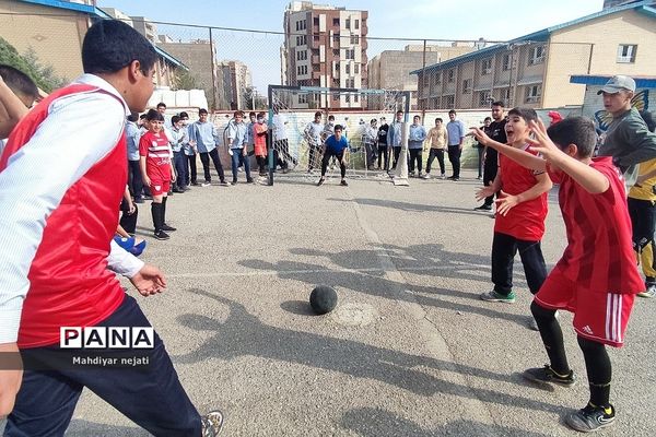 مسابقات فوتبال درون‌مدرسه‌ای در مدارس پسرانه رودهن