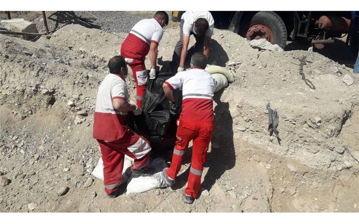 نجات ۴ کارگر از آوار ریزش ساختمان قدیمی در پایتخت