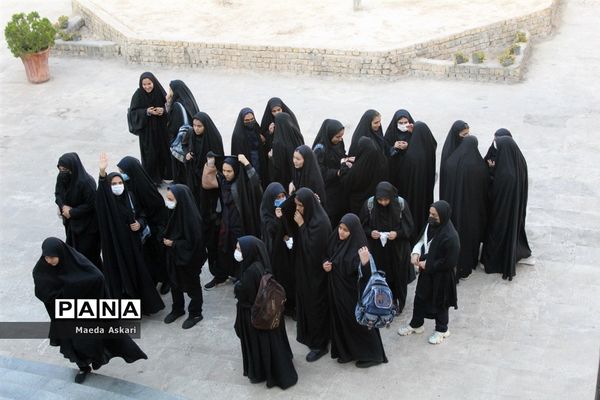 بازدید دانش‌آموزان دبیرستان شرافت قم از موزه جمکران