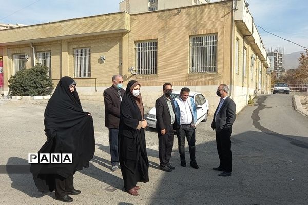 تبریک روز پرستار به پرستاران درمانگاه حضرت محمد(ص)توسط دانش‌‌آموزان دبیرستان طالقانی رودهن