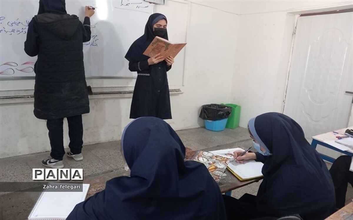 معلم باید نگاه متعالی نسبت به کار خود داشته باشد