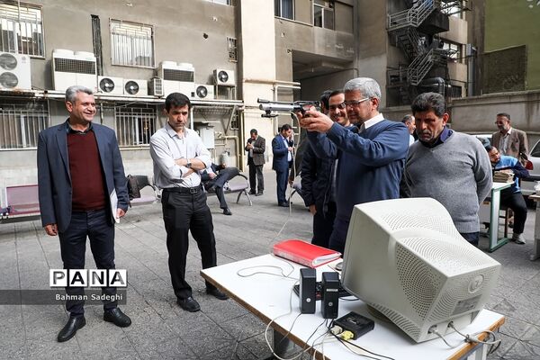 برگزاری مسابقات تیراندازی با تپانچه کارکنان وزارت آموزش و پرورش در هفته بسیج