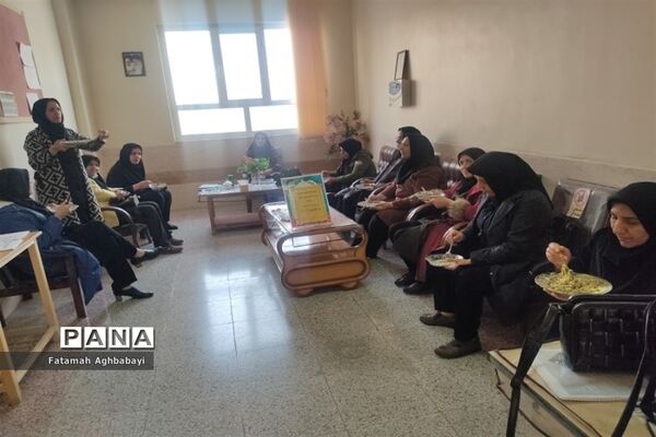 برگزاری جشن در دبیرستان مرضیه به‌مناسبت ولادت حضرت زینب