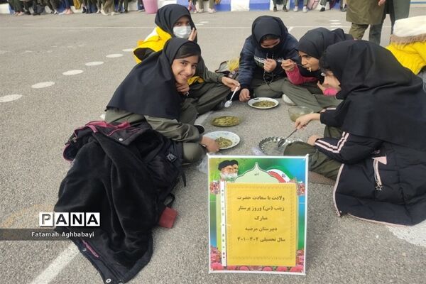 برگزاری جشن در دبیرستان مرضیه به‌مناسبت ولادت حضرت زینب