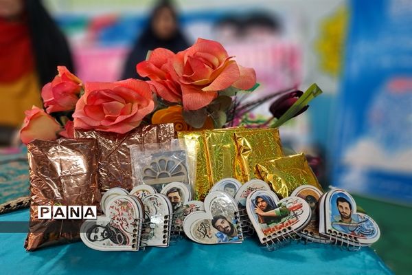 مراسم باشکوه ولادت حضرت زینب( س)  و روز پرستار در دبیرستان دخترانه سیزده آبان ناحیه یک کرج