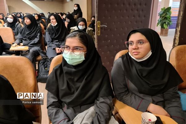 جشن ولادت حضرت زینب و روز پرستار در دبیرستان فرهنگ دختران منطقه ۱۳