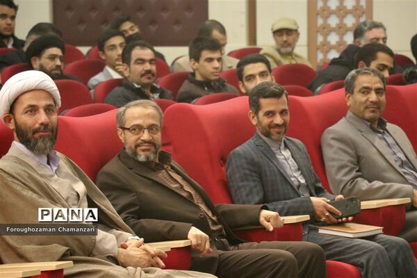 آیین تجلیل از فرماندهان پیشگام مدارس در اختتامیه هفته‌ بسیج