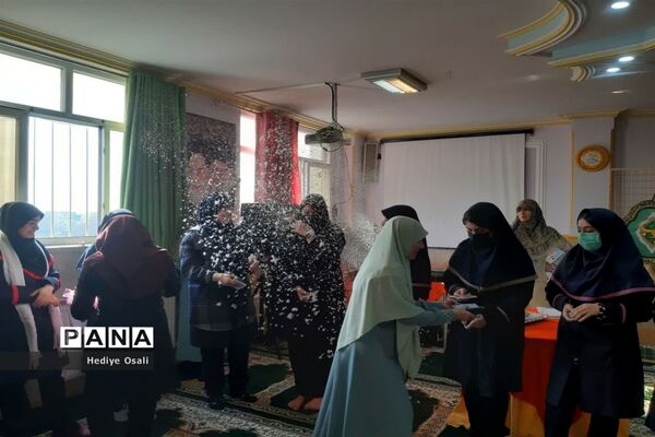 جشن میلاد حضرت زینب(س) و گرامیداشت روز پرستار در آموزشگاه شهید اورکی اسلامشهر