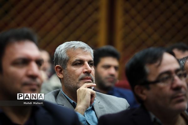 نشست تخصصی روسای ادارات، کارشناس مسئولان و کارشناسان ارزیابی عملکرد قطب یک کشوری