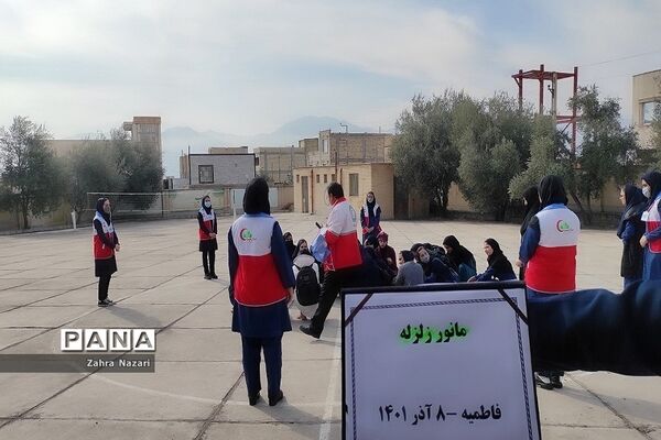 مانور زلزله و ایمنی در دبیرستان فاطمیه آب‌بر