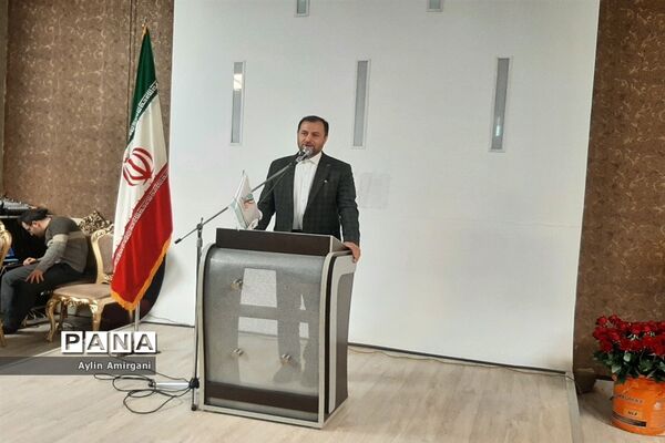 مراسم تجلیل از همکاران اداری آموزش و پرورش منطقه 2