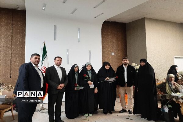 مراسم تجلیل از همکاران اداری آموزش و پرورش منطقه 2