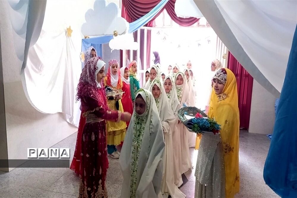 آغاز عبادت و بندگی دانش‌آموزان دختر سوم ابتدایی شهرستان فریدن با برگزاری جشن تکلیف
