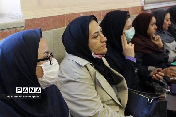 نشست هم‌اندیشی مدیران مدارس در بهارستان‌دو