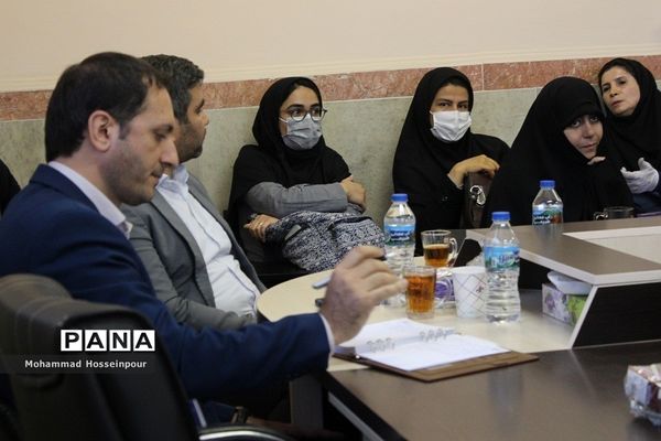 نشست هم‌اندیشی مدیران مدارس در بهارستان‌دو