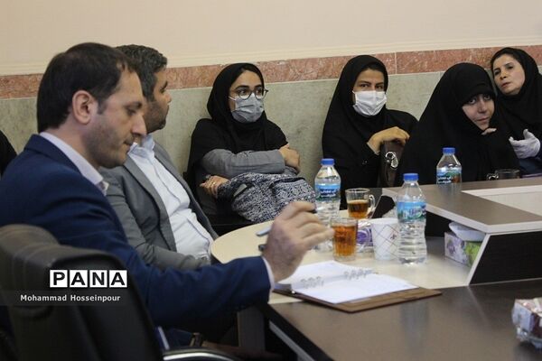 نشست هم‌اندیشی مدیران مدارس در بهارستان‌دو