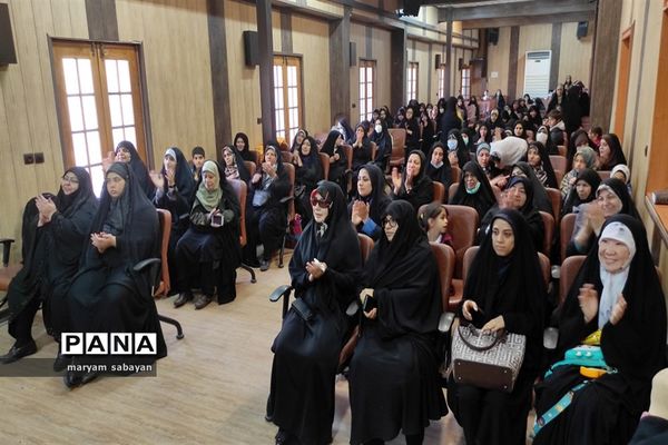 دورهمی خواهران شهدا و دانش‌آموزان به مناسبت میلاد حضرت زینب (س)