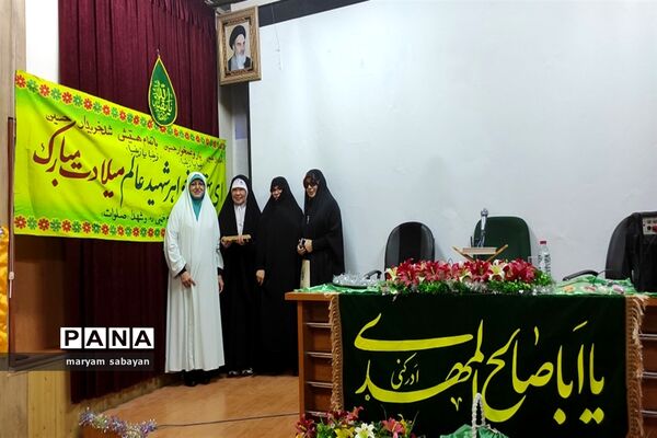 دورهمی خواهران شهدا و دانش‌آموزان به مناسبت میلاد حضرت زینب (س)