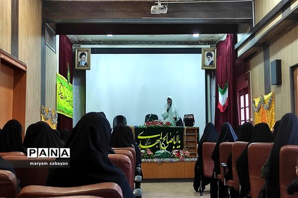 دورهمی خواهران شهدا و دانش‌آموزان به مناسبت میلاد حضرت زینب (س)
