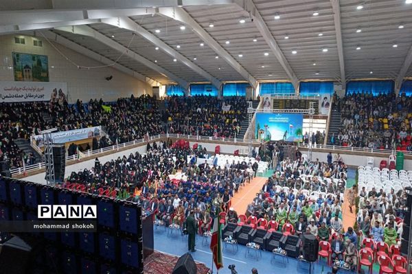 اجتماع 10هزار نفری طلایه‌داران و جهادگران اقتصاد مقاومتی استان فارس