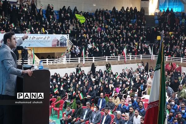 اجتماع 10هزار نفری طلایه‌داران و جهادگران اقتصاد مقاومتی استان فارس