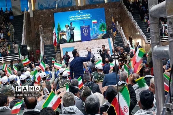 اجتماع 10هزار نفری طلایه‌داران و جهادگران اقتصاد مقاومتی استان فارس