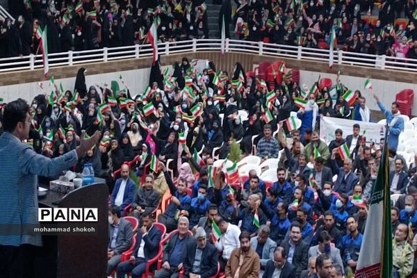 اجتماع 10هزار نفری طلایه‌داران و جهادگران اقتصاد مقاومتی استان فارس