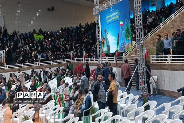 اجتماع 10هزار نفری طلایه‌داران و جهادگران اقتصاد مقاومتی استان فارس