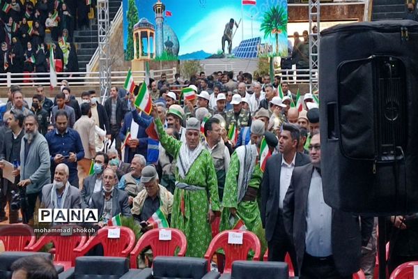 اجتماع 10هزار نفری طلایه‌داران و جهادگران اقتصاد مقاومتی استان فارس