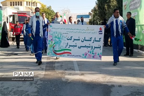 اجتماع 10هزار نفری طلایه‌داران و جهادگران اقتصاد مقاومتی استان فارس