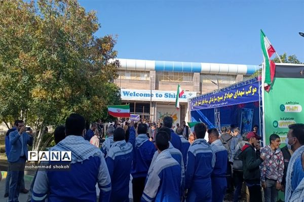 اجتماع 10هزار نفری طلایه‌داران و جهادگران اقتصاد مقاومتی استان فارس