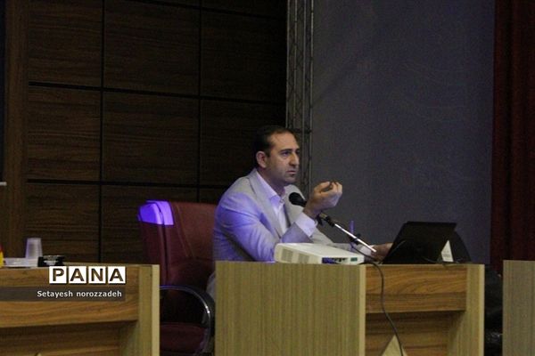 کارگاه مشاوره ویژه اولیا دانش‌آموزان مرکز پرورش استعداد‌های درخشان دارالفنون شهریار