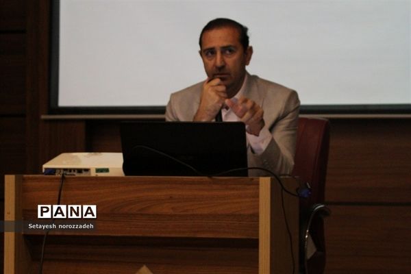 کارگاه مشاوره ویژه اولیا دانش‌آموزان مرکز پرورش استعداد‌های درخشان دارالفنون شهریار