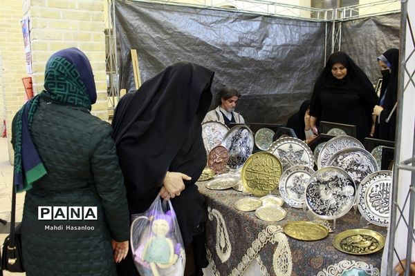 نمایشگاه هنرهای سنتی و صنایع‌دستی بسیج