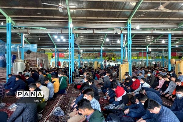نماز وحدت  توسط دانش‌آموزان آموزش و پرورش ناحیه ۳  اصفهان