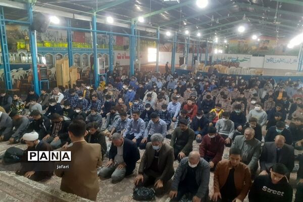 نماز وحدت  توسط دانش‌آموزان آموزش و پرورش ناحیه ۳  اصفهان