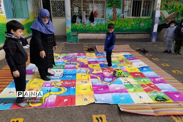 شنبه‌های شاد در دبستان احمد معینی منطقه ۱۳