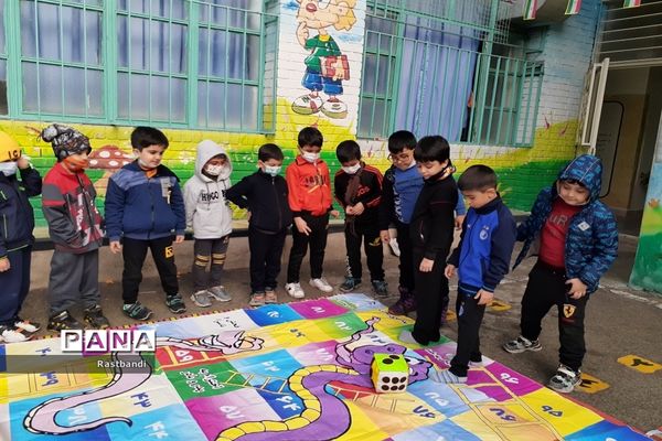 شنبه‌های شاد در دبستان احمد معینی منطقه ۱۳