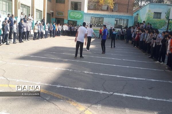 شادابی و نشاط در مسابقات فوتبال درون مدرسه‌ای