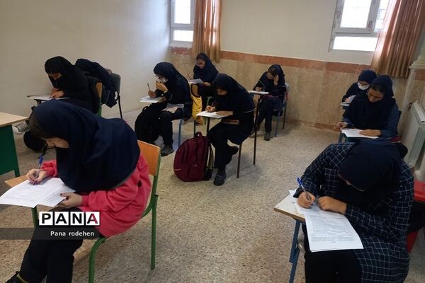 برگزاری امتحانات شبه‌نهایی پایه دوازدهم در آموزش و پرورش رودهن