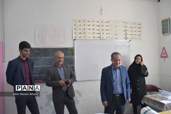 دیدار مدیر آموزش و پرورش جهرم با معلمان و دانش‌آموزان مدارس با نیازهای ویژه