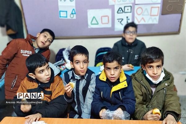 مراسم تکریم و تجلیل از دانش‌آموزان آموزشگاه استثنایی زنده یاد منصوری شهرستان قرچک