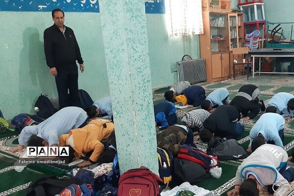 برگزاری و آموزش نماز جماعت در مدارس ابتدایی رودهن