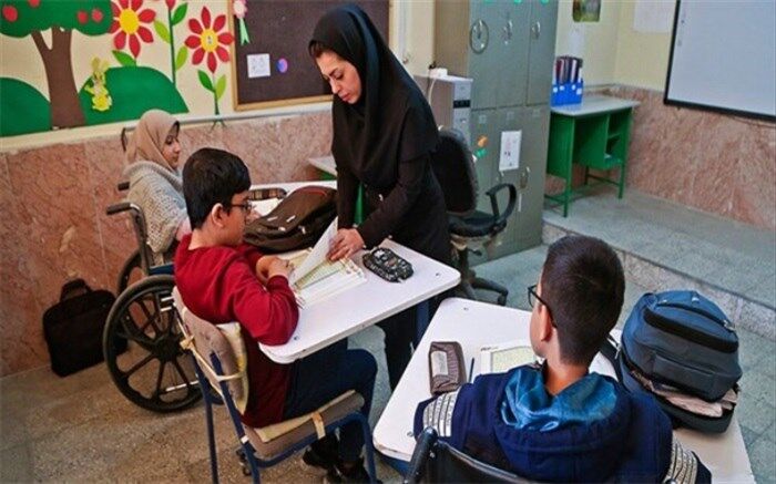 جامعه باید دانش‌آموزان استثنائی را به عنوان افراد توانمند بپذیرد