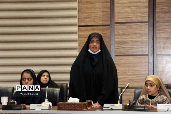 تقدیر از دانش‌آموزان پژوهشگر برتر یزدی